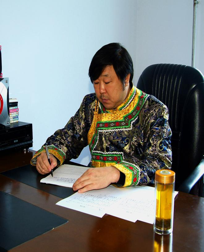 鄂忠群.png